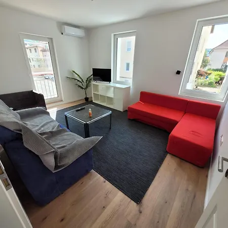 Schoene 3,5 Handwerkerwohnung Free Parking Gute Lage *