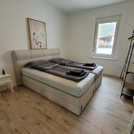 Schoene 3,5 Handwerkerwohnung Free Parking Gute Lage