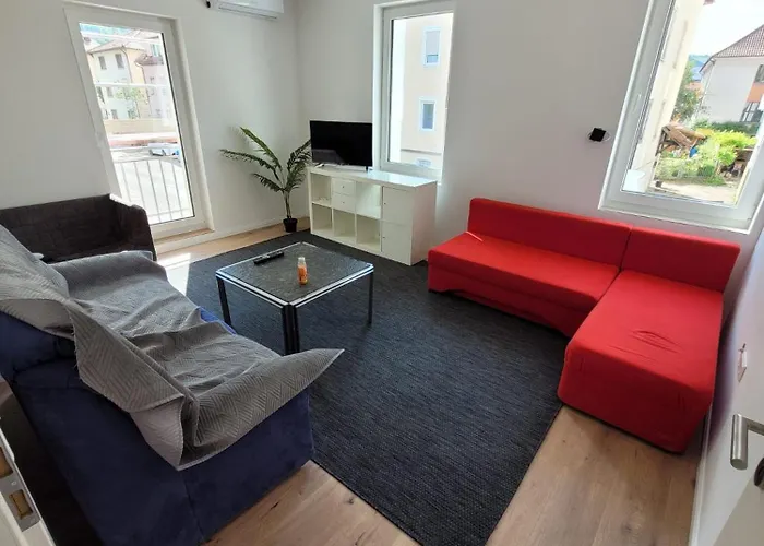 Schoene 3,5 Handwerkerwohnung Free Parking Gute Lage *