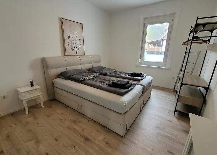 Schoene 3,5 Handwerkerwohnung Free Parking Gute Lage